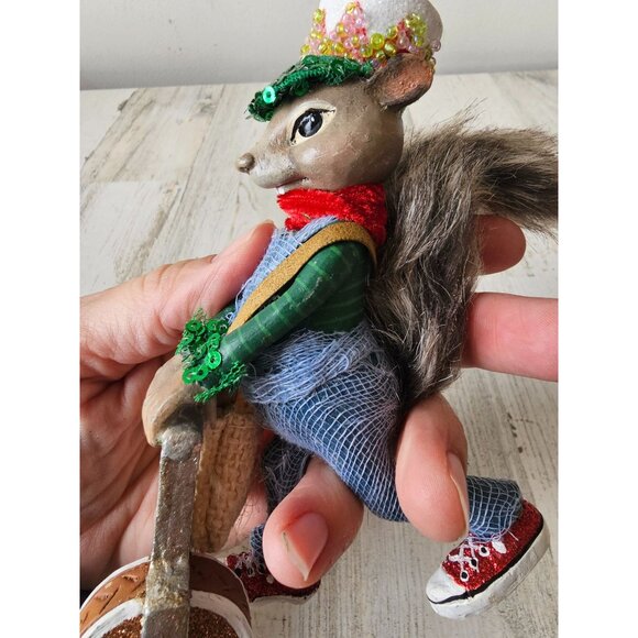 Grandin road Sugarplum sammy Squirrel nutmeg gardener farmer statue figurine Xma - Picture 4 of 10